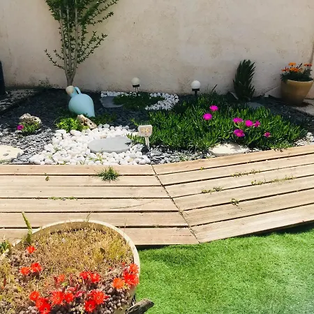 Dom wakacyjny Dependance Avec Jardin *